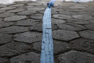 na zdjęciu aktorzy i widzowie podczas spektaklu