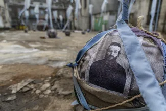 na zdjęciu aktorzy i widzowie podczas spektaklu