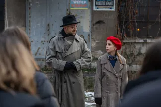 na zdjęciu aktorzy i widzowie podczas spektaklu