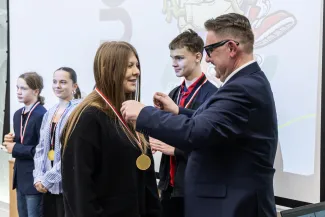 na zdjęciu osoby podczas spotkania