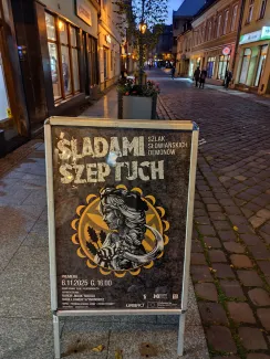 Widok na baner na ul. 11 Listopada.