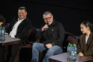 na zdjęciu osoby podczas premiery