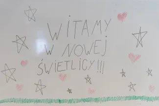 na zdjęciu osoby i wnętrza nowej świetlicy