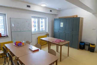 na zdjęciu osoby i wnętrza nowej świetlicy