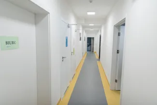 na zdjęciu osoby i wnętrza nowej świetlicy