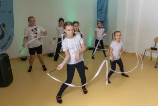 na zdjęciu osoby i wnętrza nowej świetlicy