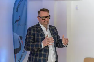 na zdjęciu osoby i wnętrza nowej świetlicy