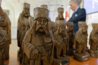 na zdjęciu osoby podczas uroczystości