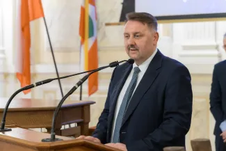 na zdjęciu osoby podczas uroczystości