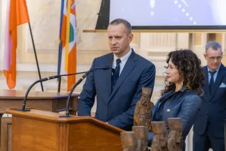 na zdjęciu osoby podczas uroczystości