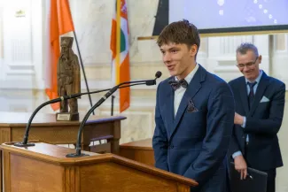 na zdjęciu osoby podczas uroczystości