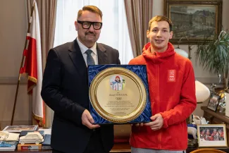 na zdjęciu osoby podczas spotkania