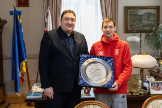 na zdjęciu osoby podczas spotkania