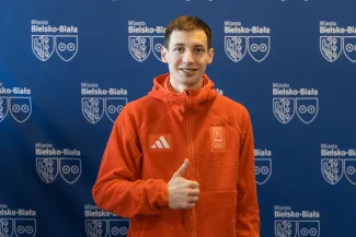 na zdjęciu osoby podczas spotkania