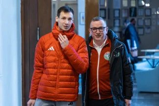 na zdjęciu osoby podczas spotkania