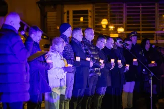 na zdjęciu osoby podczas modlitwy