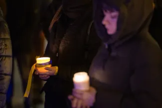 na zdjęciu osoby podczas modlitwy