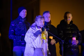 na zdjęciu osoby podczas modlitwy