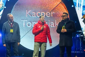 na zdjęciu osoby podczas spotkania ze skoczkiem