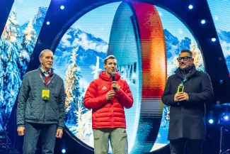 na zdjęciu osoby podczas spotkania ze skoczkiem