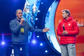 na zdjęciu osoby podczas spotkania ze skoczkiem