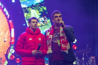 na zdjęciu osoby podczas spotkania ze skoczkiem