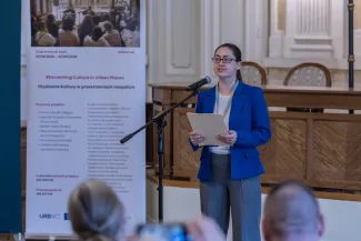 na zdjęciu osoby na spotkaniu