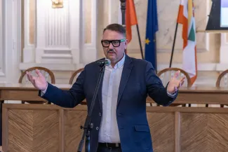 na zdjęciu osoby na spotkaniu