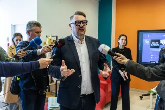 na zdjęciu osoby podczas otwarcie