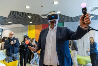 na zdjęciu osoby podczas otwarcie