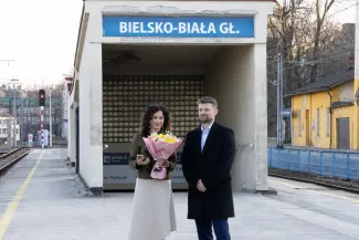 na zdjęciu osoby podczas spotkania