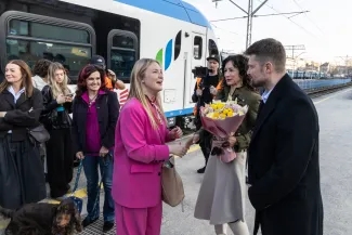 na zdjęciu osoby podczas spotkania