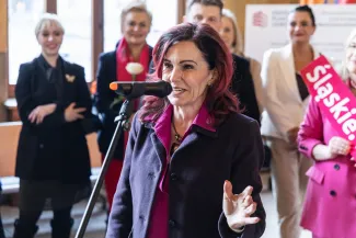 na zdjęciu osoby podczas spotkania