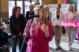 na zdjęciu osoby podczas spotkania