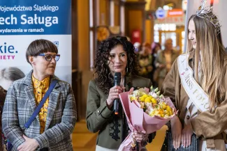 na zdjęciu osoby podczas spotkania