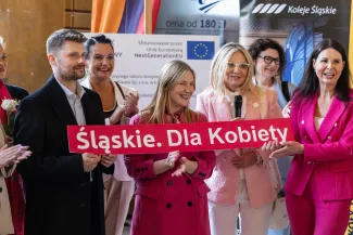 na zdjęciu osoby podczas spotkania