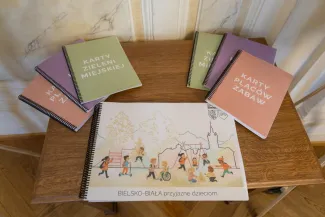 na zdjęciu osoby podczas spotkania