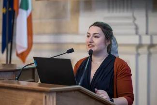 na zdjęciu osoby podczas spotkania