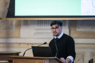 na zdjęciu osoby podczas spotkania