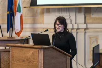 na zdjęciu osoby podczas spotkania