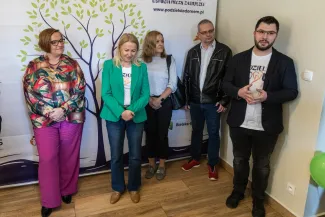 na zdjęciu osoby podczas spotkania