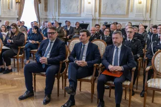na zdjęciu osoby podczas uroczystości