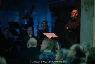 na zdjęciu osoby podczas koncertu w kościele