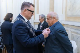na zdjęciu osoby podczas ceremonii