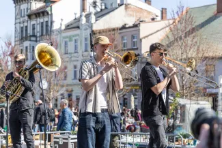 na zdjęciu osoby podczas otwarcia 