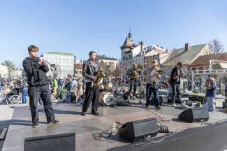 na zdjęciu osoby podczas otwarcia 