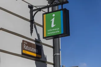 na zdjęciu osoby podczas otwarcia 