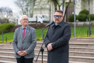 na zdjęciu osoby podczas tańczenia poloneza