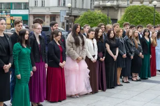 na zdjęciu osoby podczas tańczenia poloneza