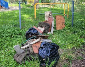 na zdjęciu zebrane śmieci na Osiedlu Piastowskim 